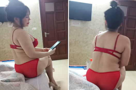 Cặp ngực chị U40 vẫn săn chắc căng đầy