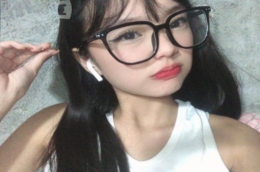 Em kính cận dâm khi bướm còn chưa mọc lông